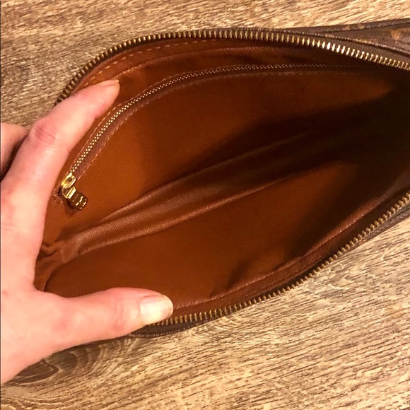 Louis Vuitton Marley Dragone Clutch - Picture 5 of 7